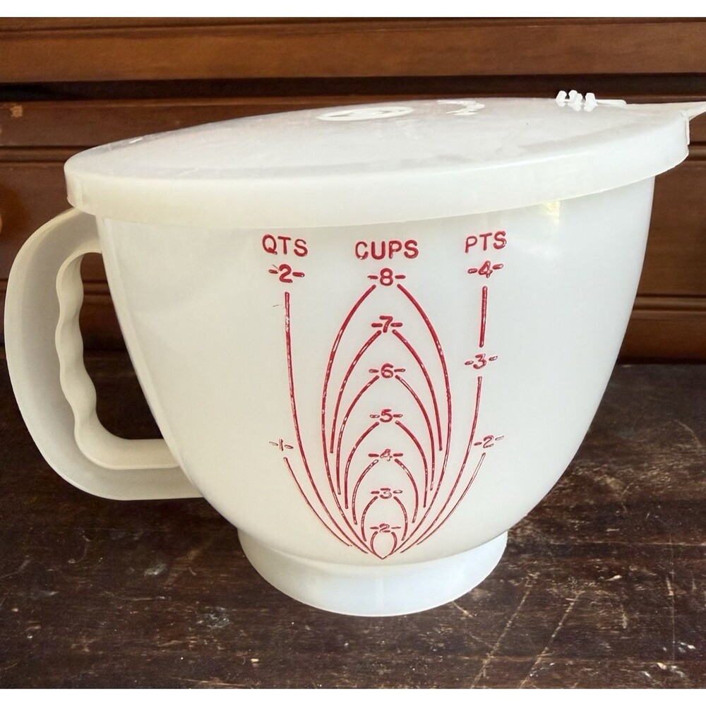 Tupperware "Mix-N-Stor" 2 Quart 8 Cup Measuring Batter Bowl with Lid Vintage